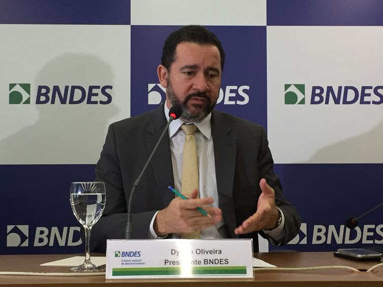 O presidente do BNDES, Dyogo Oliveira, e o ministro da Segurança Pública, Raul Jungmann, assinam acordo de cooperação técnica para realização de ações conjuntas entre as duas instituições.
