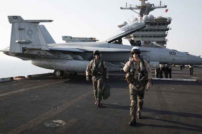 US Navy pilots on an aircraft carrier (photo: Adam Ferguson/NYT)