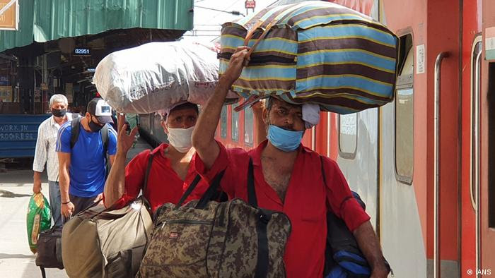 Carregadores em Nova Déli, Índia Carregadores em Nova Déli, Índia