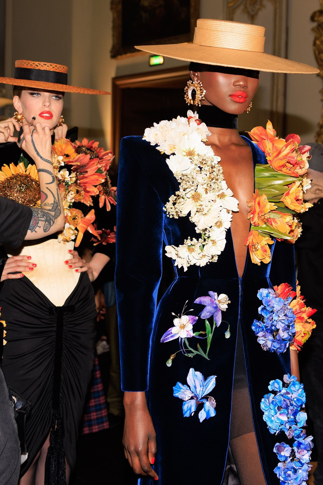 Schiaparelli convierte su desfile de Alta Costura otoño 2022 en una lección de botnica