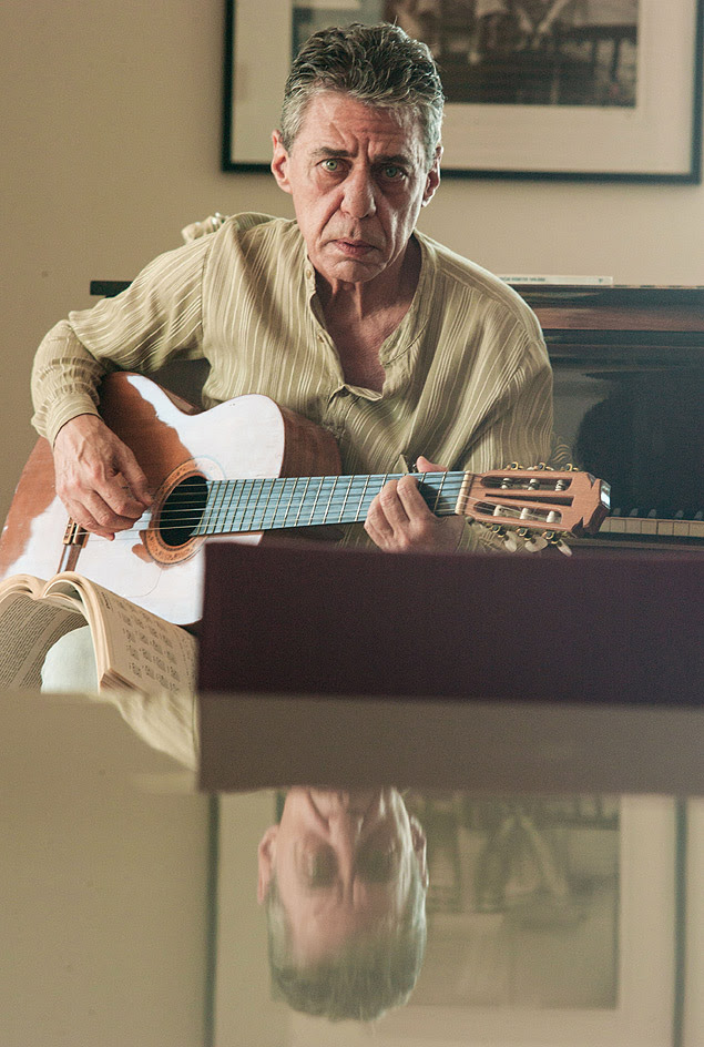 Chico Buarque em cena do documentário "Chico - Artista Brasileiro" de Miguel Faria Jr.