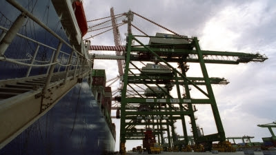 Italy reappoints Taranto port boss