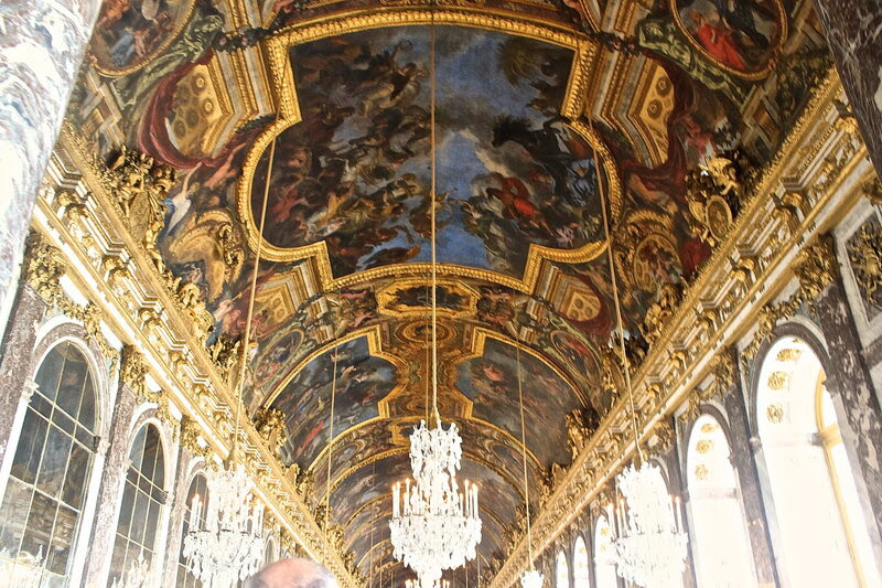 В Версальском дворце.