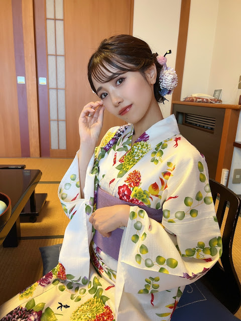 Kaiga Banba, modelo exclusivo de la popular revista japonesa para adolescentes ‘Popteen’, se ha unido al videoclip y a la foto de portada de la cover “Fiction Blue” de Singing Cosplayer Hikari