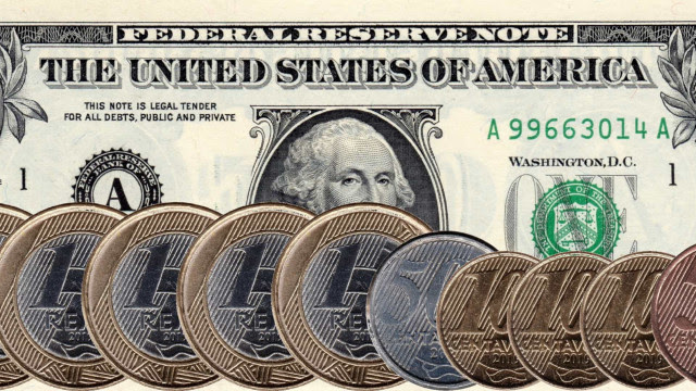 Dólar fecha a R$ 5,5150, maior valor desde abril, e Bolsa estaciona
