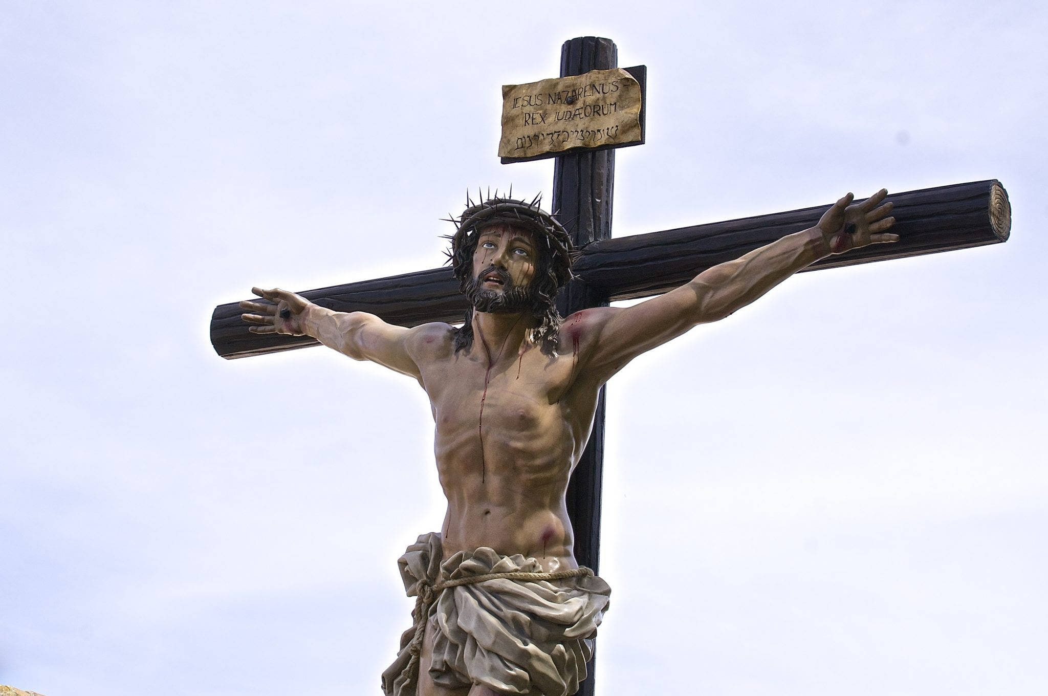 Chrystus wywyższony na Krzyżu ogarnia cały świat