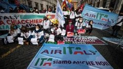Il sit in dei lavoratori di AirItaly a Roma