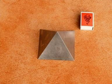 Titánová pyramída
