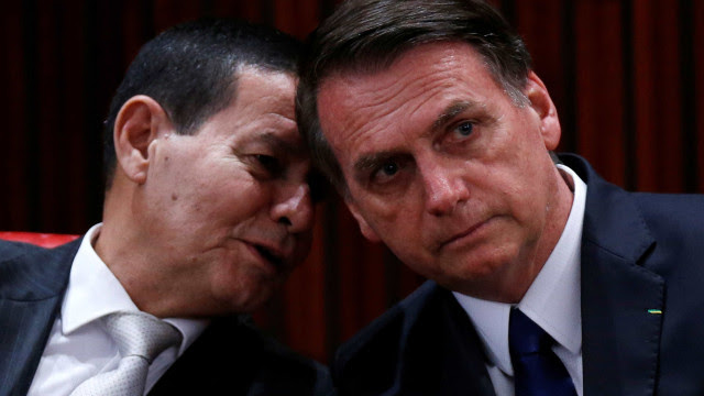 Bolsonaro desautoriza Mourão e chama declarações do vice de 'peruada'