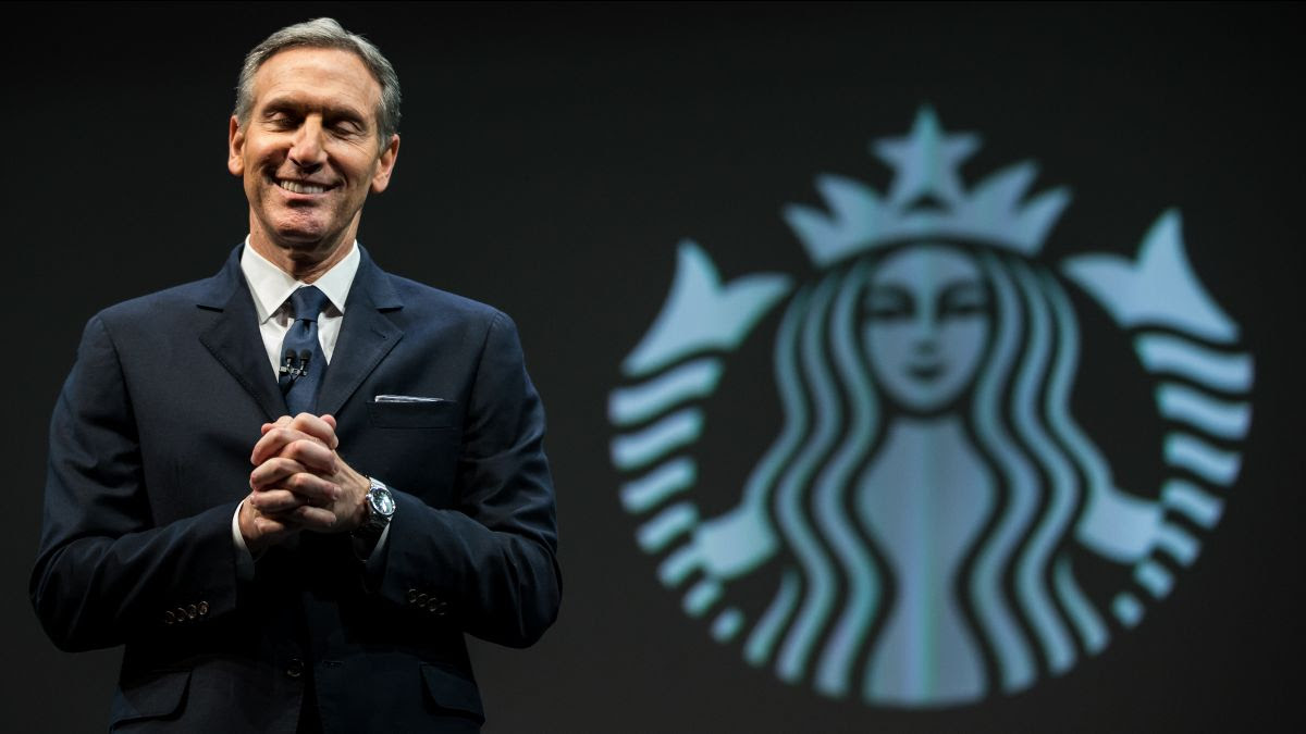 Starbucks Chairman and CEO Howard Schultz speaks during Starbucks annual shareholders meeting March 18, 2015 in Seattle, Washington © Getty Images / Stephen Brashear