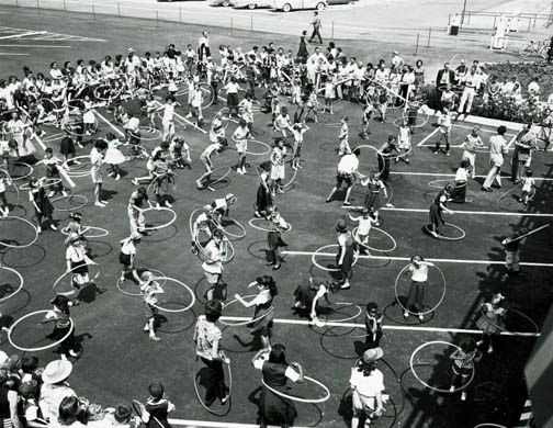 hula-hoop-circa-1960-AOGHS