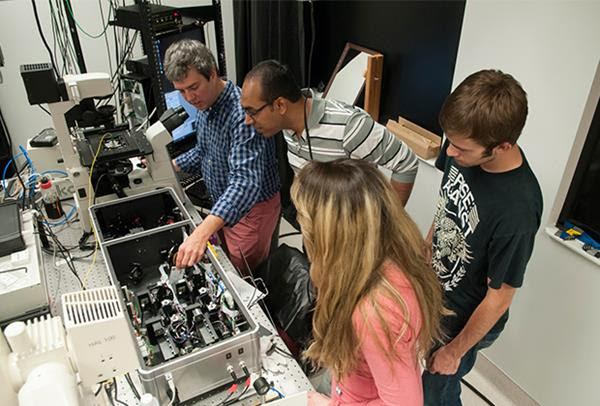 Matt Ferguson explains instrumentation to students Abir Rahman, Kolby Overstreet and Sheenah Bryant.