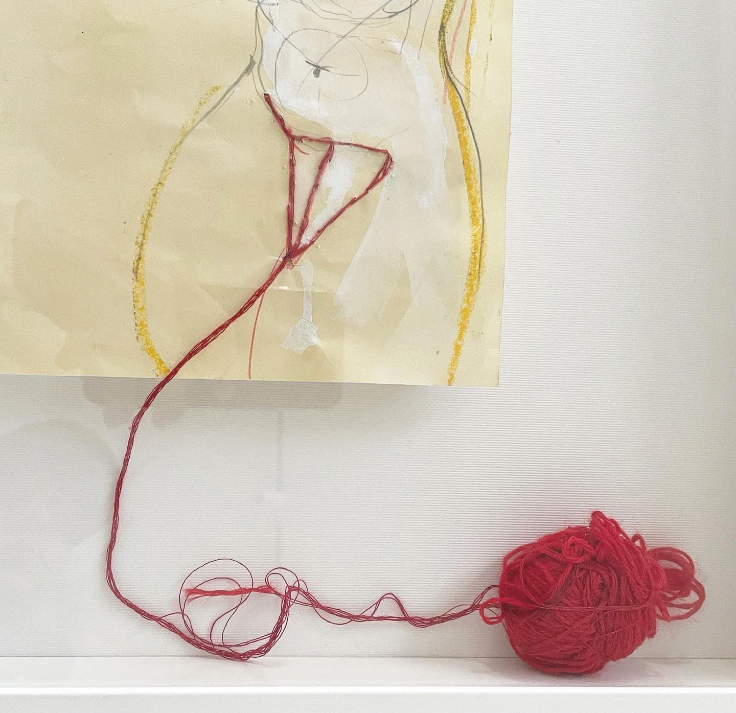 Serena Giorgi, Fil rouge, 1995 / 2015, composizione in tecnica mista su carta trovata, 57x 42 cm