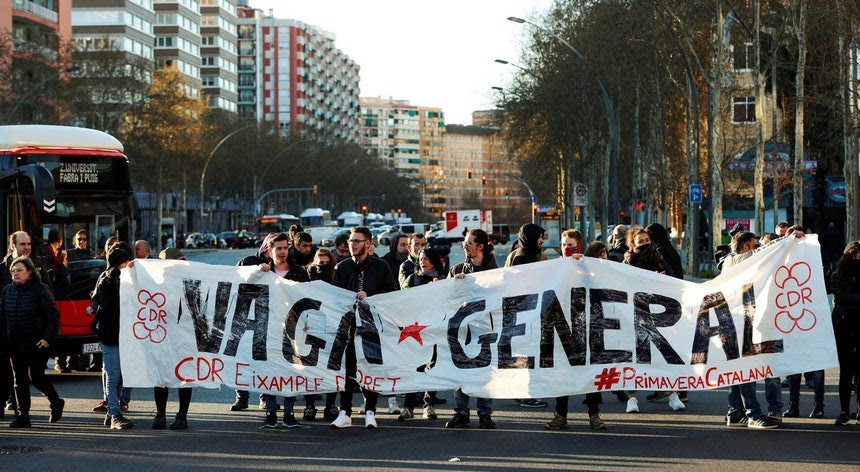 Protestos agravam-se com detenção de Puigdemont