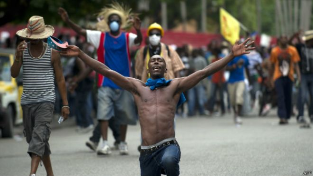 Miles de personas protestan contra la corrupción en Haití
