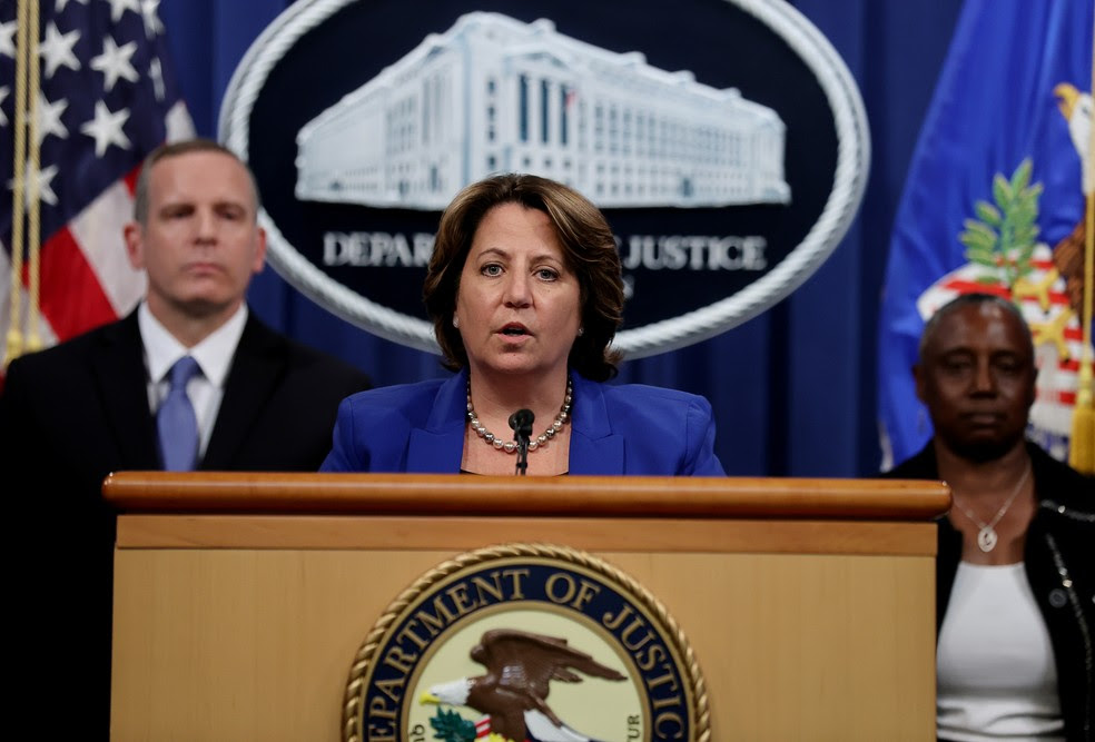  Procuradora-geral adjunta dos EUA, Lisa Monaco, durante coletiva de imprensa do Departamento de Justiça, em Washington, nesta segunda (7) — Foto: Jonathan Ernst/Reuters