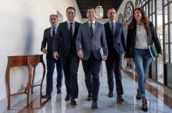 El PP andaluz presiona a Cs para rebajar el listón contra la corrupción que usaron con Chaves y Griñán