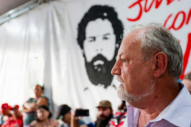 Stedile visitó la Vigilia Lula Libre junto con otros integrantes del Comité Nacional Lula Libre - Créditos: Joka Madruga / APT