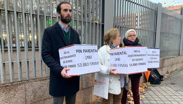 Hazte Oír paga una sanción de 4.000 euros a Protección de Datos por señalar a tres activistas LGTBI