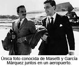 Única foto conocida de Masetti y García Márquez juntos en un aeropuerto