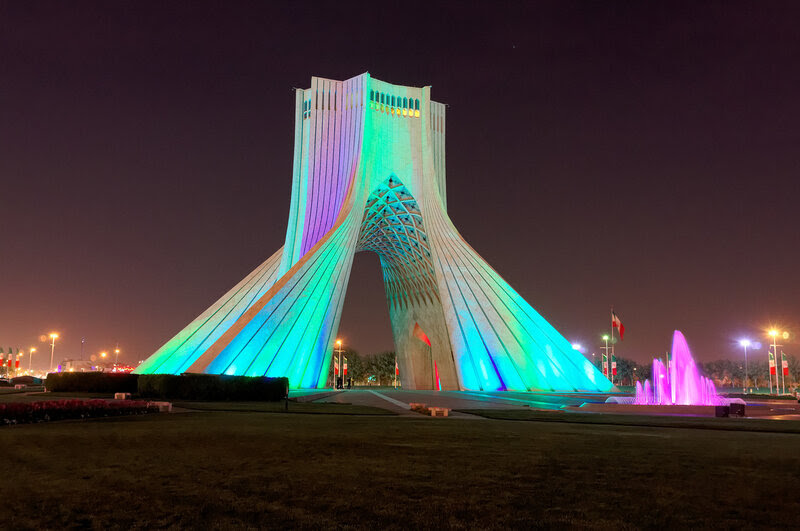 Тегеран. Башня Азади.