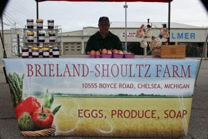 Brieland-Schoultz-at-farmers-market