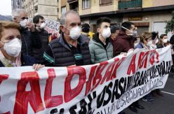 La preocupación de los vecinos de Zaldibar por su seguridad hace mella en la gestión del Gobierno vasco: "Nos deben una explicación clara y sin rodeos"
