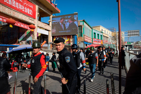 China tiene un control férreo sobre la región de Sinkiang, donde ha intentado asimilar a los musulmanes uigures al Partido Comunista.