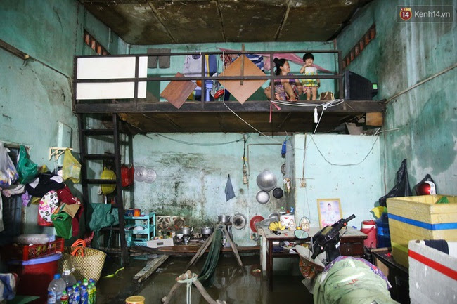 Dân nghèo xóm trọ Sài Gòn khốn khổ sống trong nước cống hôi thối suốt 4 ngày liền - Ảnh 14.