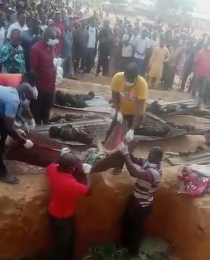  Burial of bodies of 33 Christians in Ruji village, Kaduna state, Nigeria, on Monday, April 17, 2023. (Morning Star News screenshot)