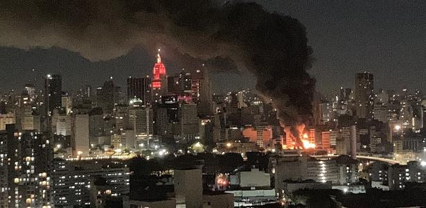 Incêndio de grandes proporções atinge prédio comercial no Centro de São Paulo