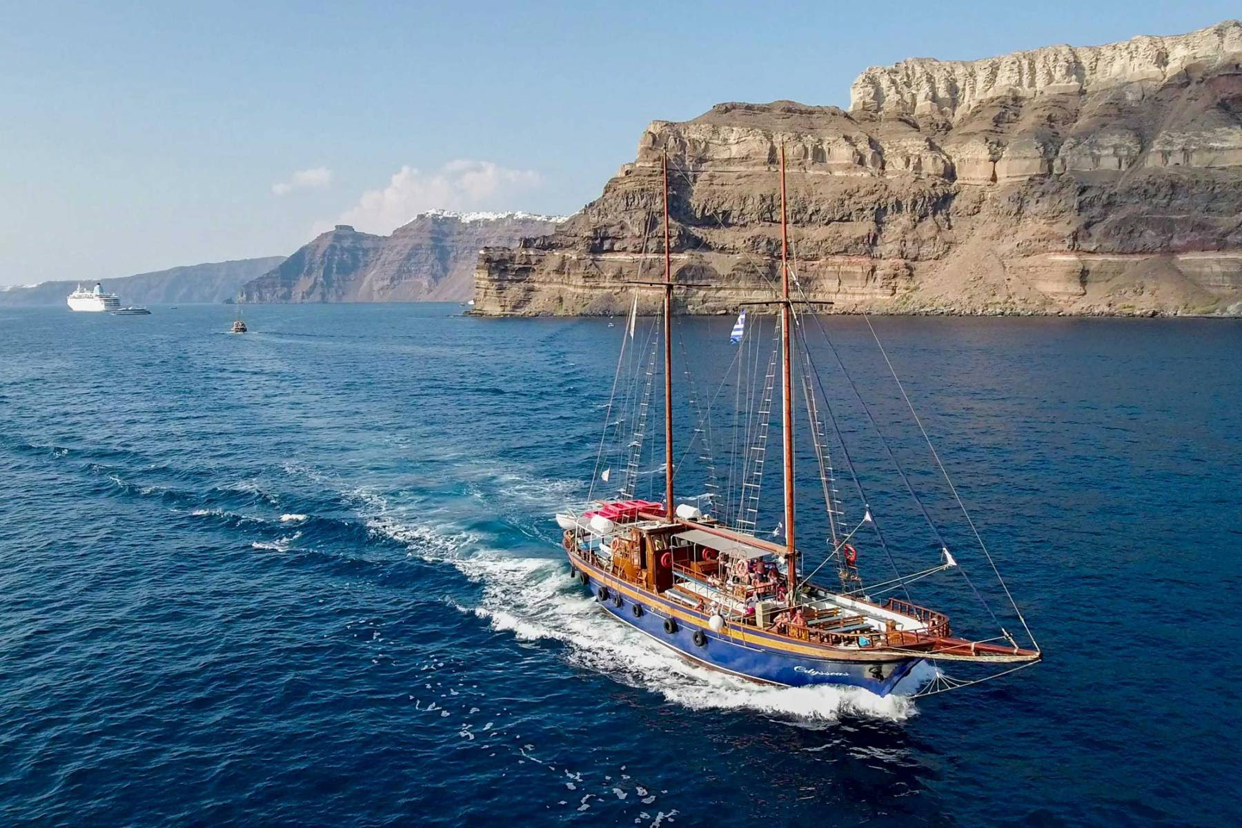 Santorini excursions Dakoutros boat tours trips excursions in