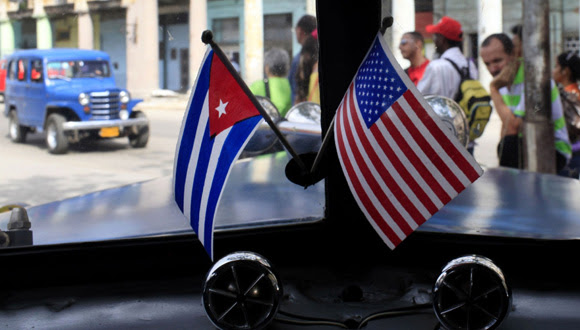 Banderas de Cuba y Estados Unidos