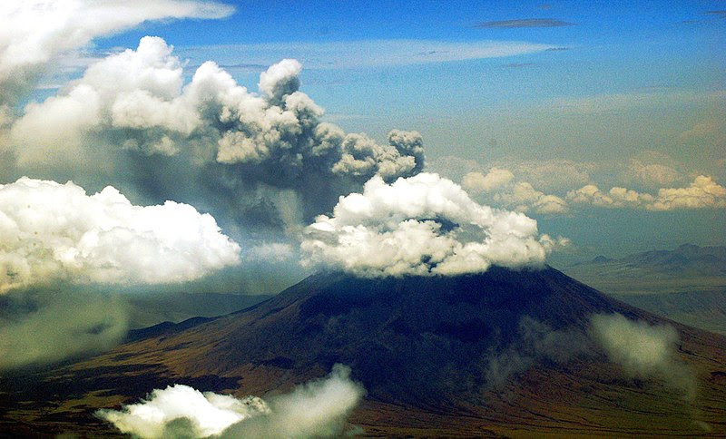 File:Aerial view of Ol Doinyo Lengai erupting in 2008.jpg