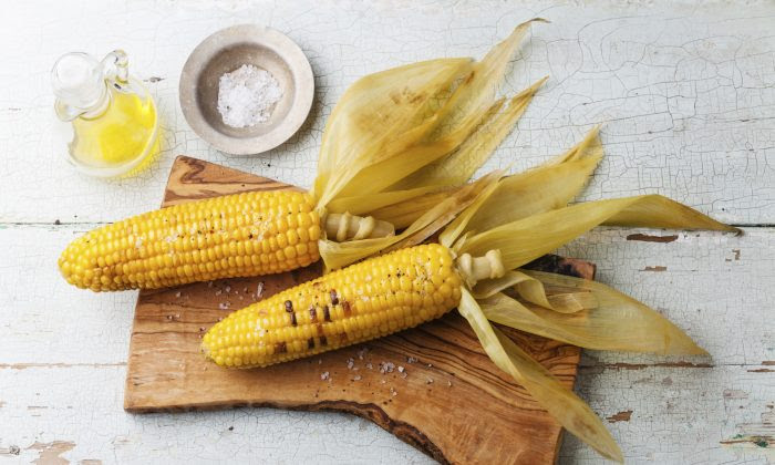Corn on the Cob With Spicy Flax Sauce