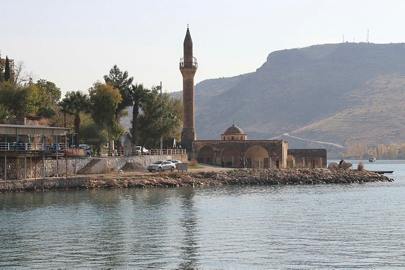 Tyrkias sunkne by Halfeti må se sted året rundt
