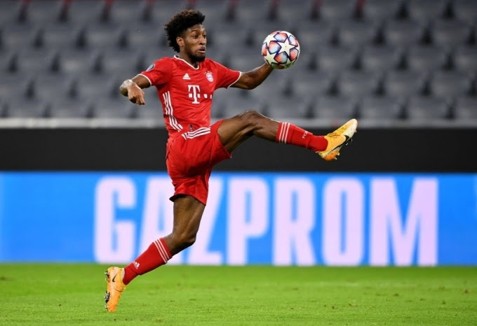 Coman khống chế bóng trước khi dứt điểm mở tỷ số. Ảnh: FCB.