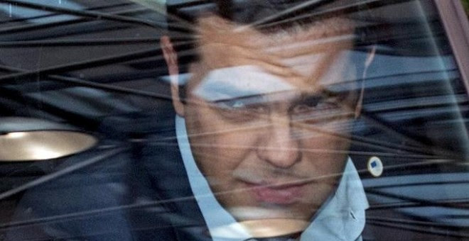 Alexis Tsipras abandona la cumbre del euro. PHILIPPE WOJAZER (REUTERS)