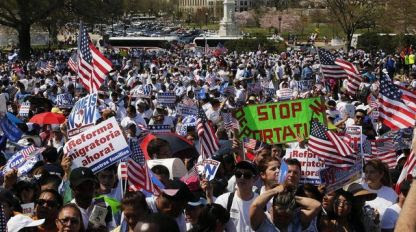 latinos-protest-in-favor-of-comprehensive-immigration-reform-on-west-side-of-capitol-hill-in-washington_2397038