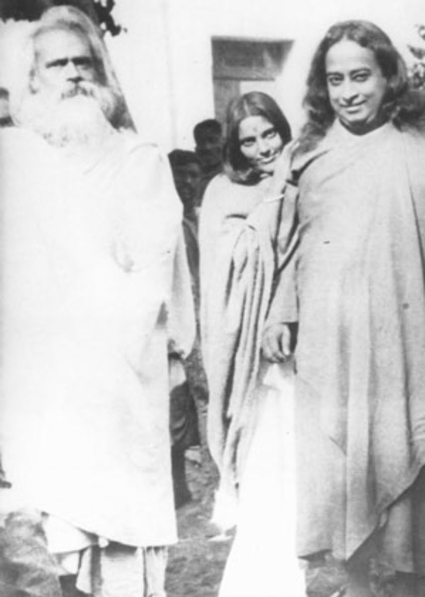 Paramahansa Yogananda se encuentra con Sri Ma Paramahansa Yogananda se encuentra con Sri Ma