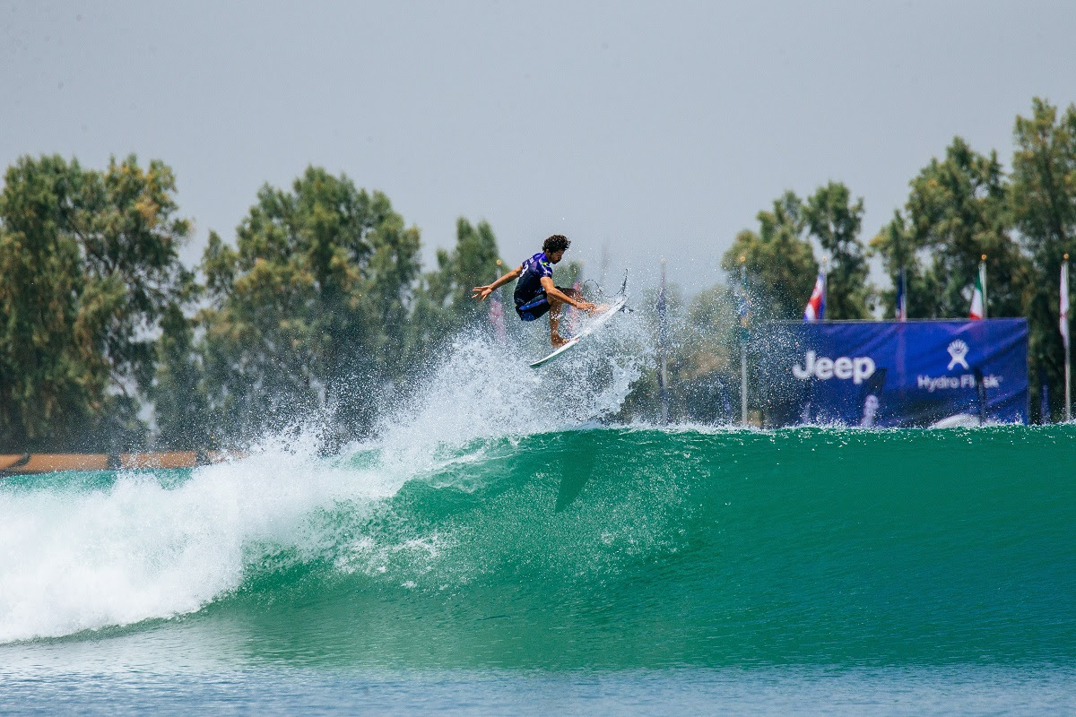 176 surfistas de 9 países começaram a competir nessa quarta-feira (10) no QS 3000 de Florianópolis, na Praia Mole, em Santa Catarina