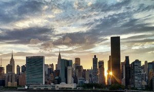 Нью-Йорк. Вид на штаб-квартру ООН. 