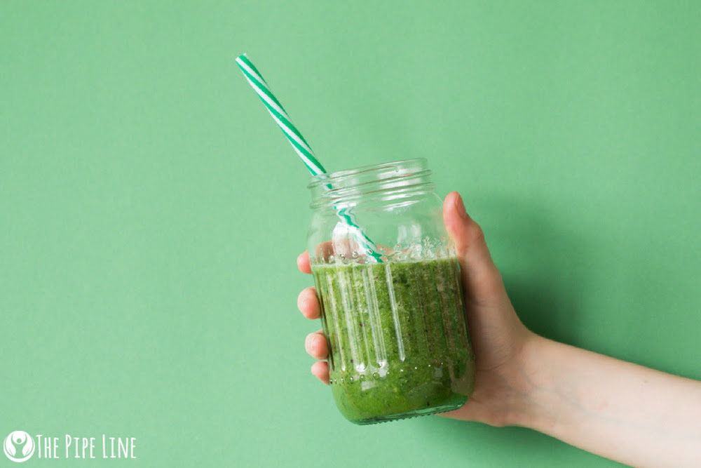 AN EASY BREEZY GREEN SMOOTHIE.