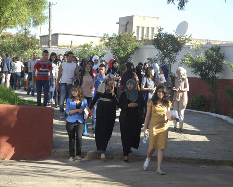 تلاميذ متوجهون للبكالوريا