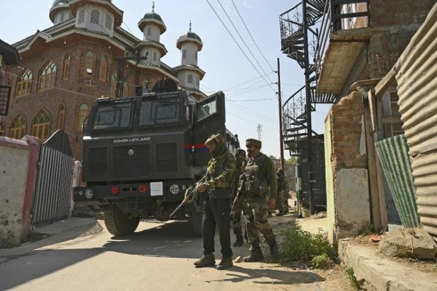 Indian forces kill militants in Kashmir mosque | Arab News