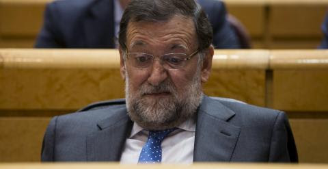 Un gesto del presidente del Gobierno, Mariano Rajoy, durante la sesión de control al Gobierno en el Senado, la primera tras las elecciones del 24-M. REUTERS/Sergio Perez