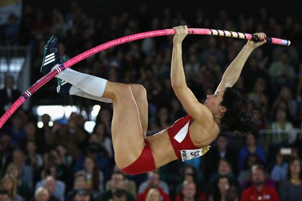 Jenn Suhr in the pole vault at the IAAF World Indoor Championships Portland 2016 (Getty Images)