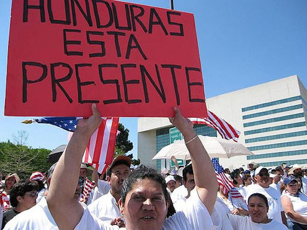 A protest in Honduras in 2006. (flickr/ Claudia A. De La Garza)