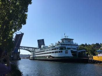 Photo of Elwha passing under Fremont Bridge