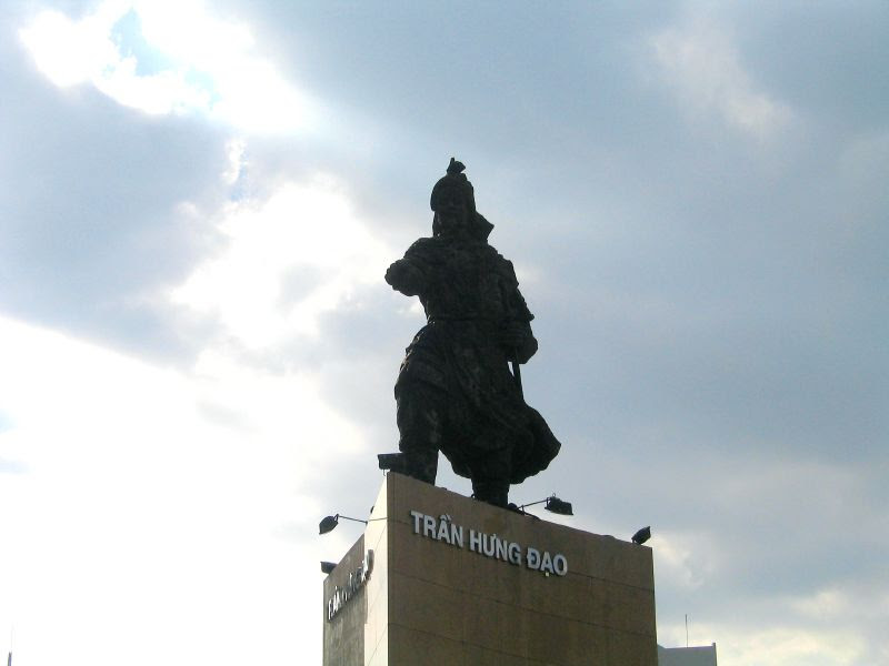 File:General Tran Hung Dao Statue, Ho Chi Minh City (or Saigon).jpg